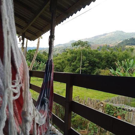 Villa Rancho Pe Da Pedra à São Bento do Sapucaí Chambre photo
